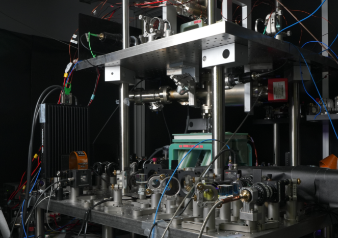 AI破解量子计算“时间困局”，科学家构建最大原子量子计算系统
