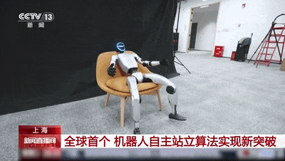 自主起身站立，人形机器人又有新突破！