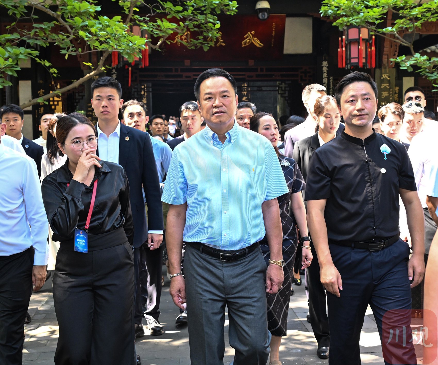 泰国总理阿努廷在武侯祠参观。