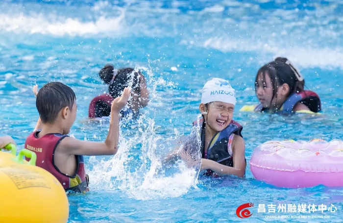 视觉·昌吉丨炎热天气的浪漫，玩水占一半